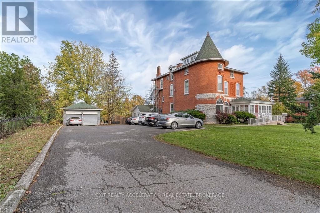 231 DUNDAS STREET W, Kingston — photo 3