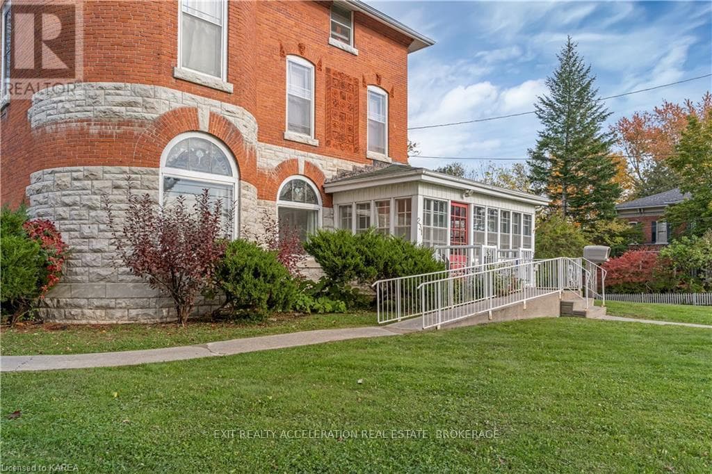 231 DUNDAS STREET W, Kingston — photo 4