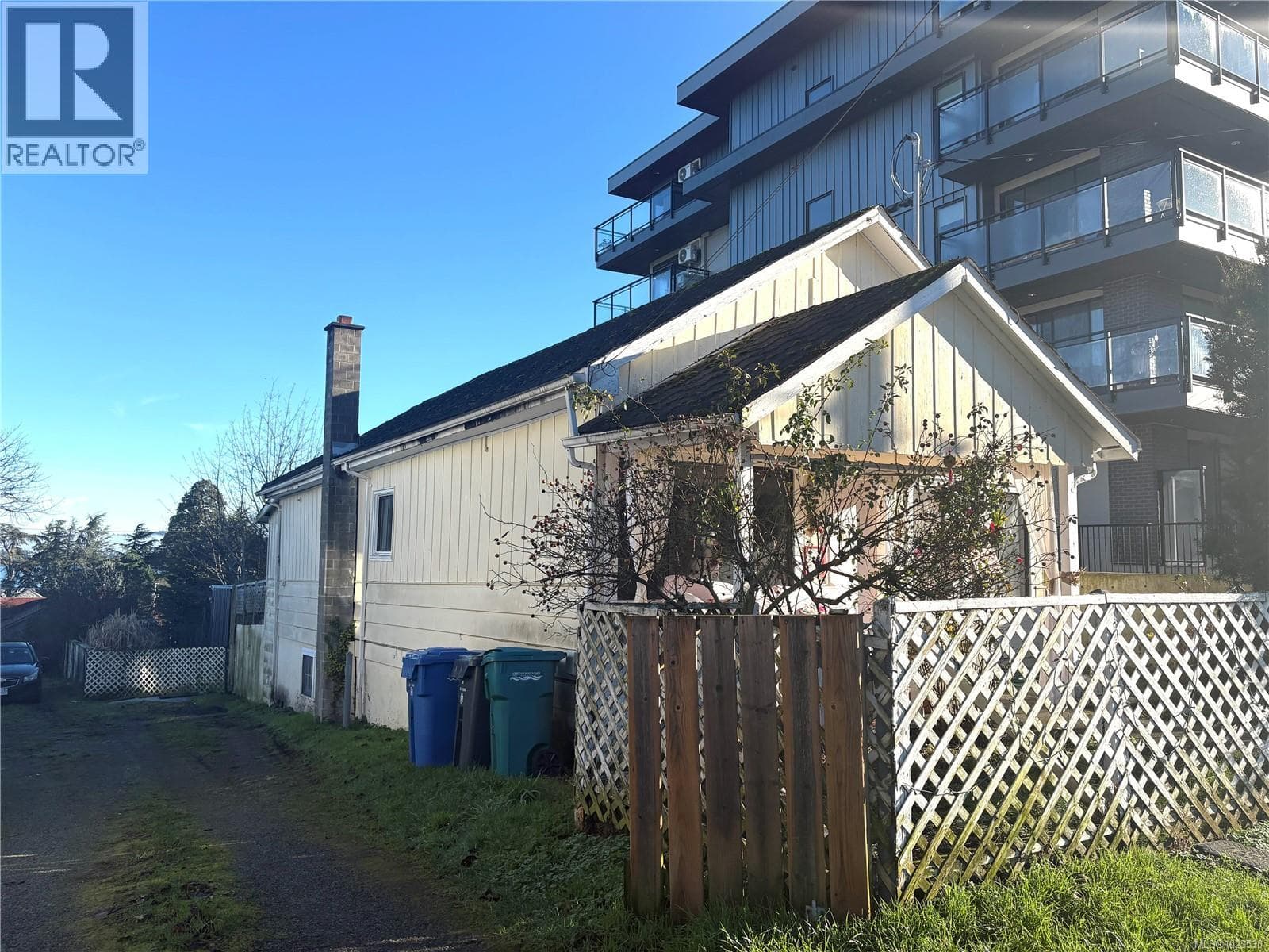 115 HALIBURTON STREET, Vancouver Island — photo 2
