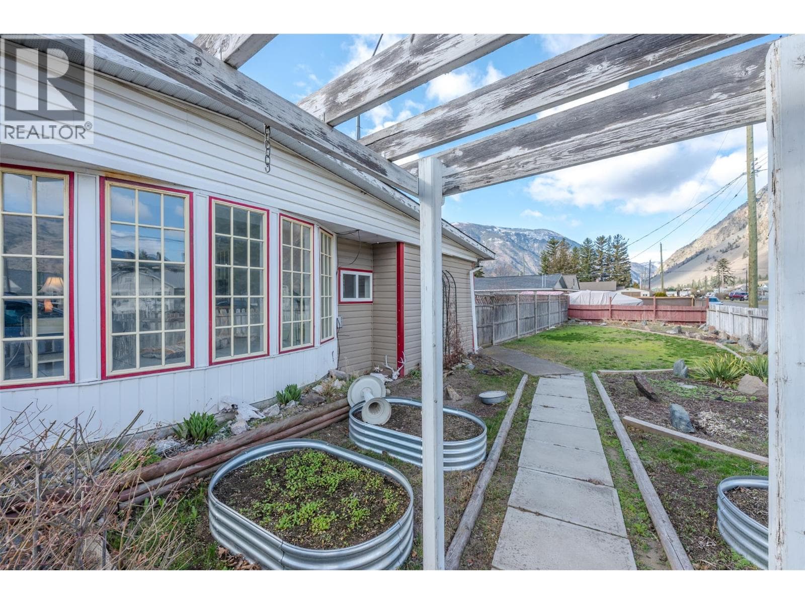 411 6th Avenue, Interior REALTORS® — photo 3