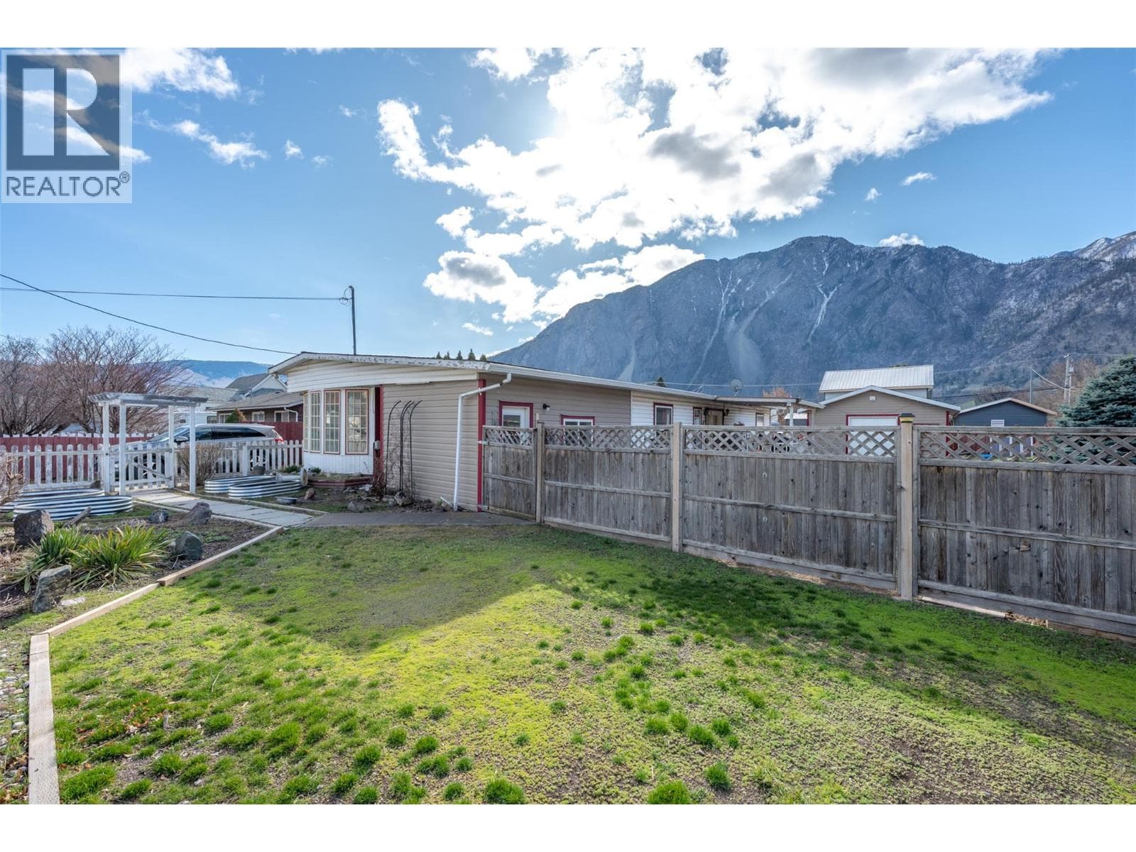 411 6th Avenue, Interior REALTORS® — photo 5
