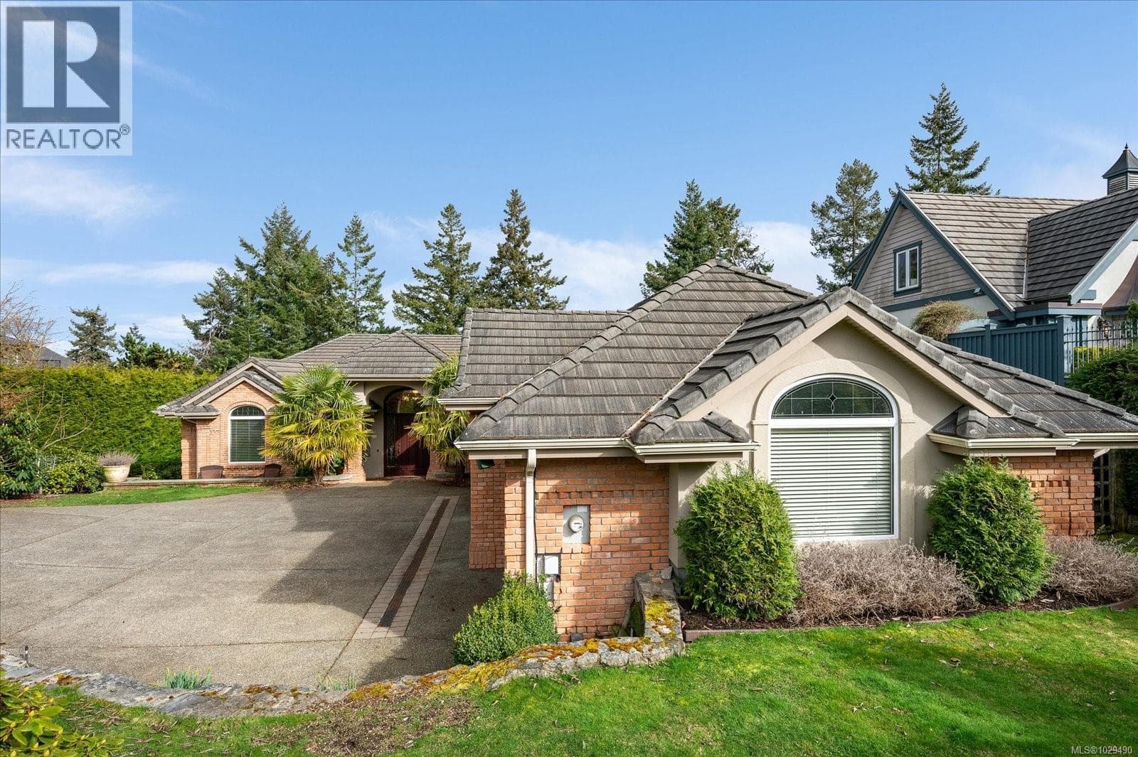 2450 Ainsley Pl, Vancouver Island — photo 4