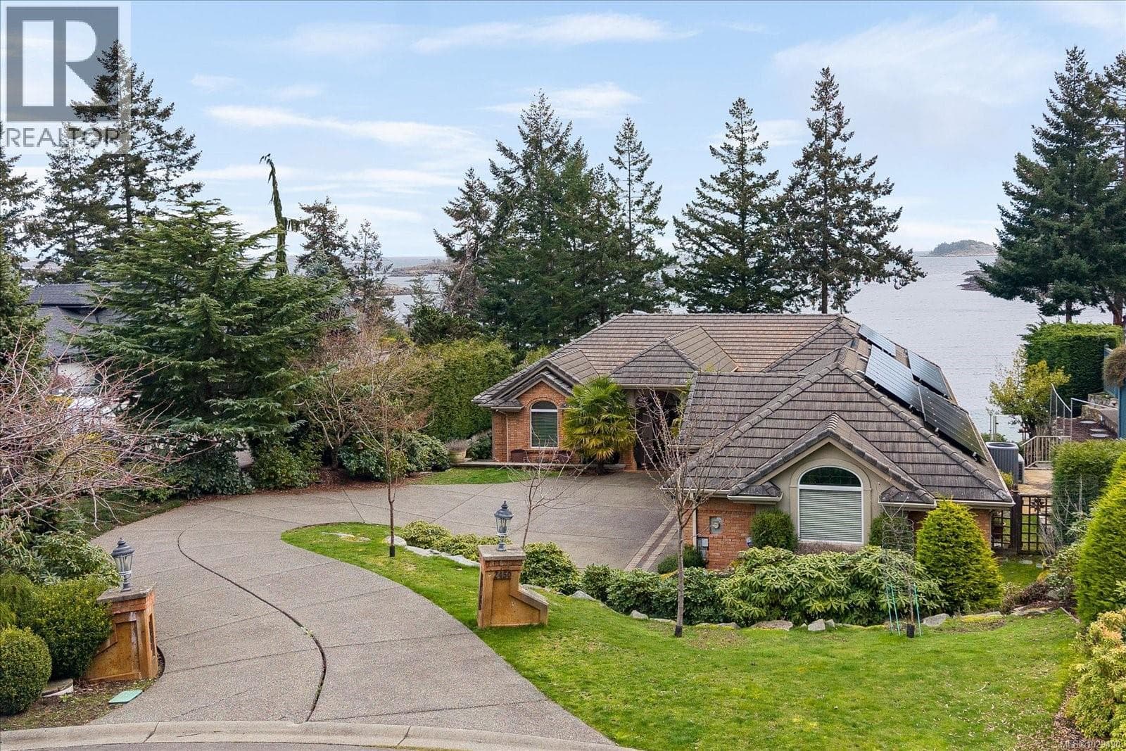 2450 Ainsley Pl, Vancouver Island — photo 2