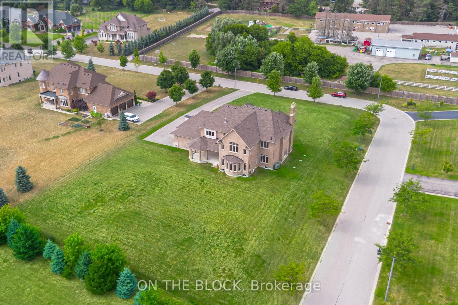 24 WHITEWOOD DRIVE, Toronto — photo 2