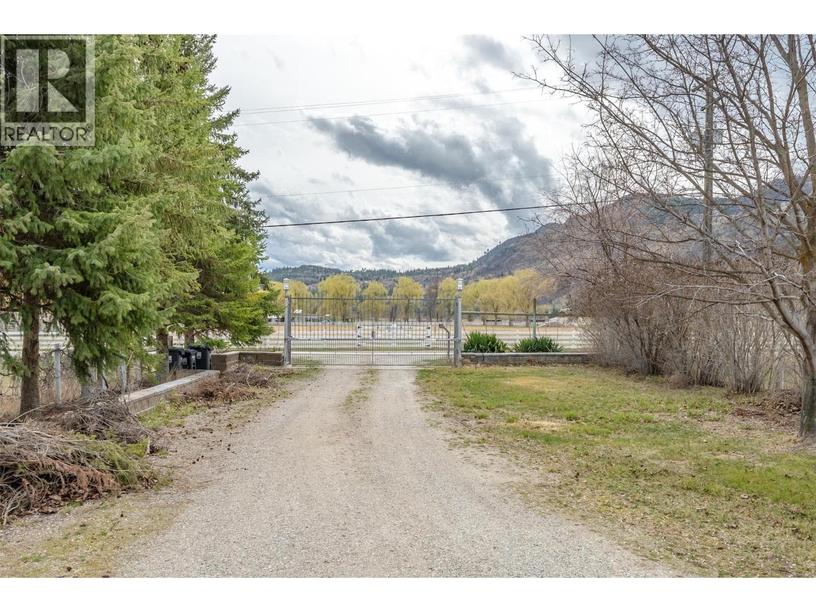 351 Jones Way Road, Interior REALTORS® — photo 4