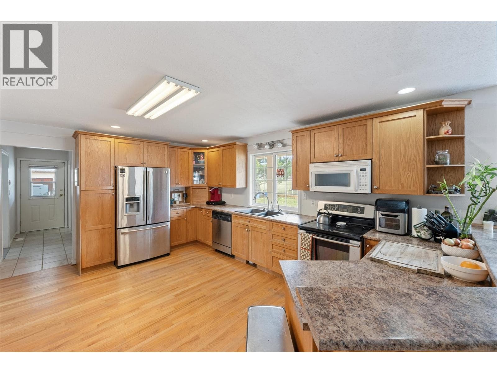 351 Jones Way Road, Interior REALTORS® — photo 5