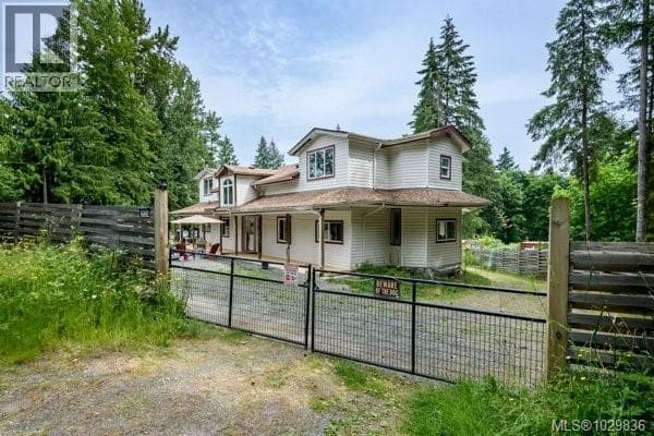 2524 MACAULAY ROAD, Vancouver Island — photo 3
