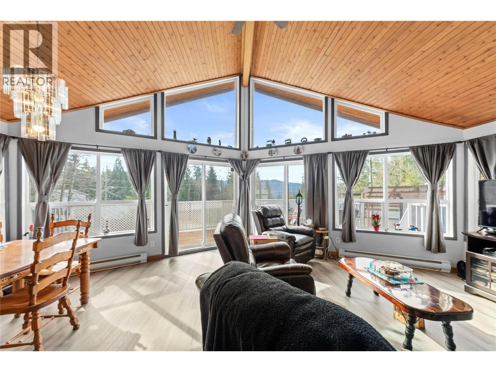 7241 ESTATE DRIVE, Interior REALTORS®