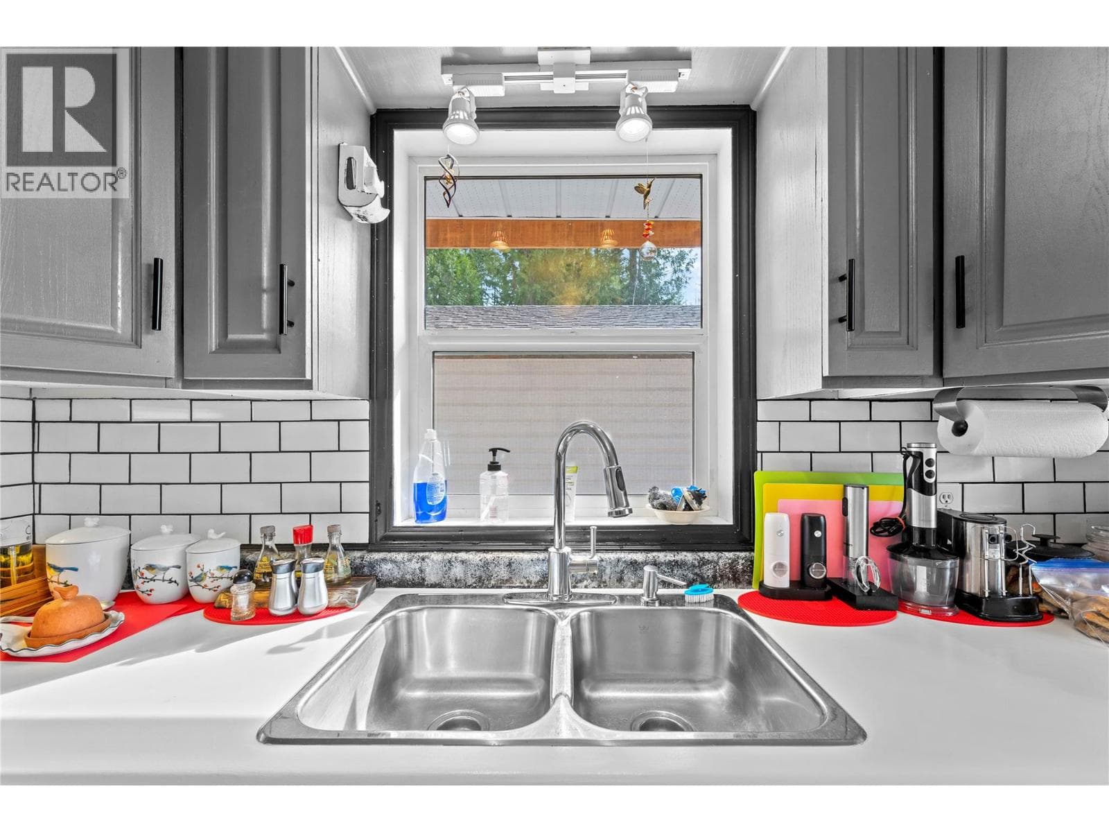 7241 ESTATE DRIVE, Interior REALTORS® — photo 5