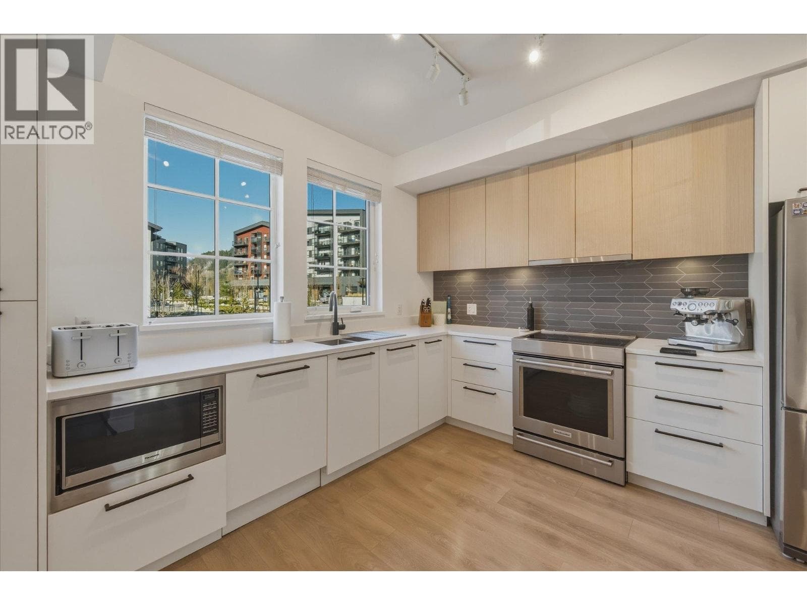 1361 MARINASIDE PLAZA, Greater Vancouver — photo 4