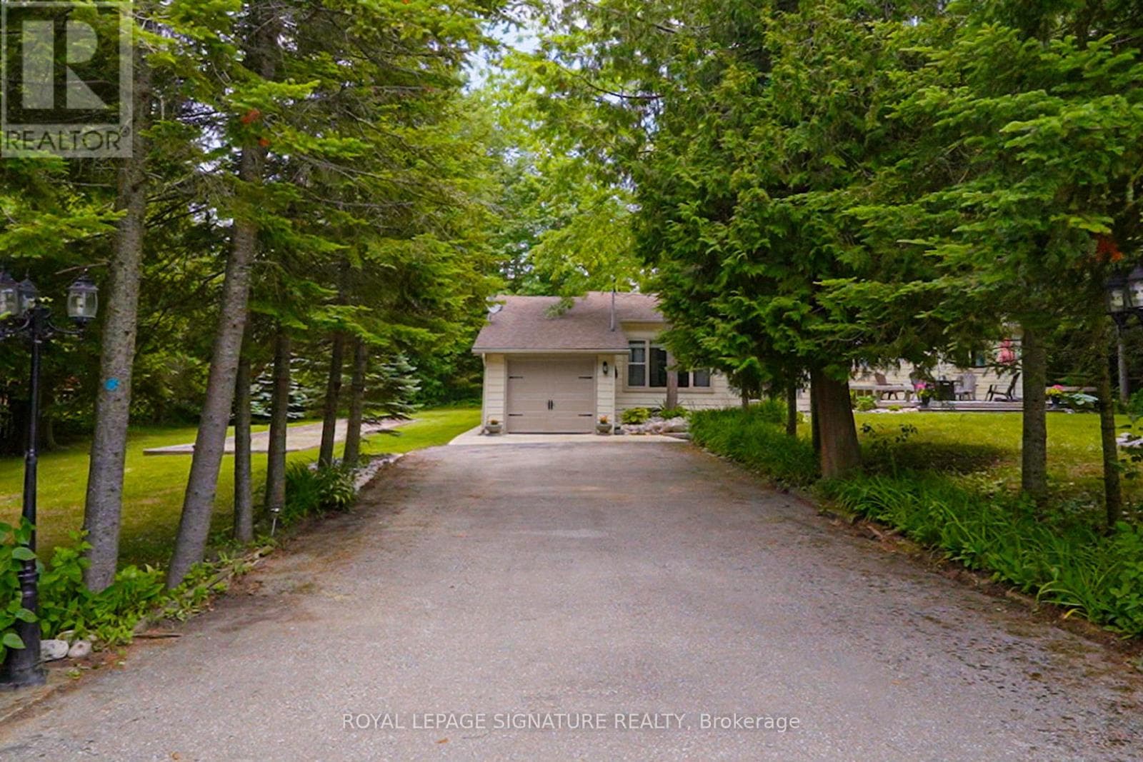 107 NICOLE BOULEVARD in 