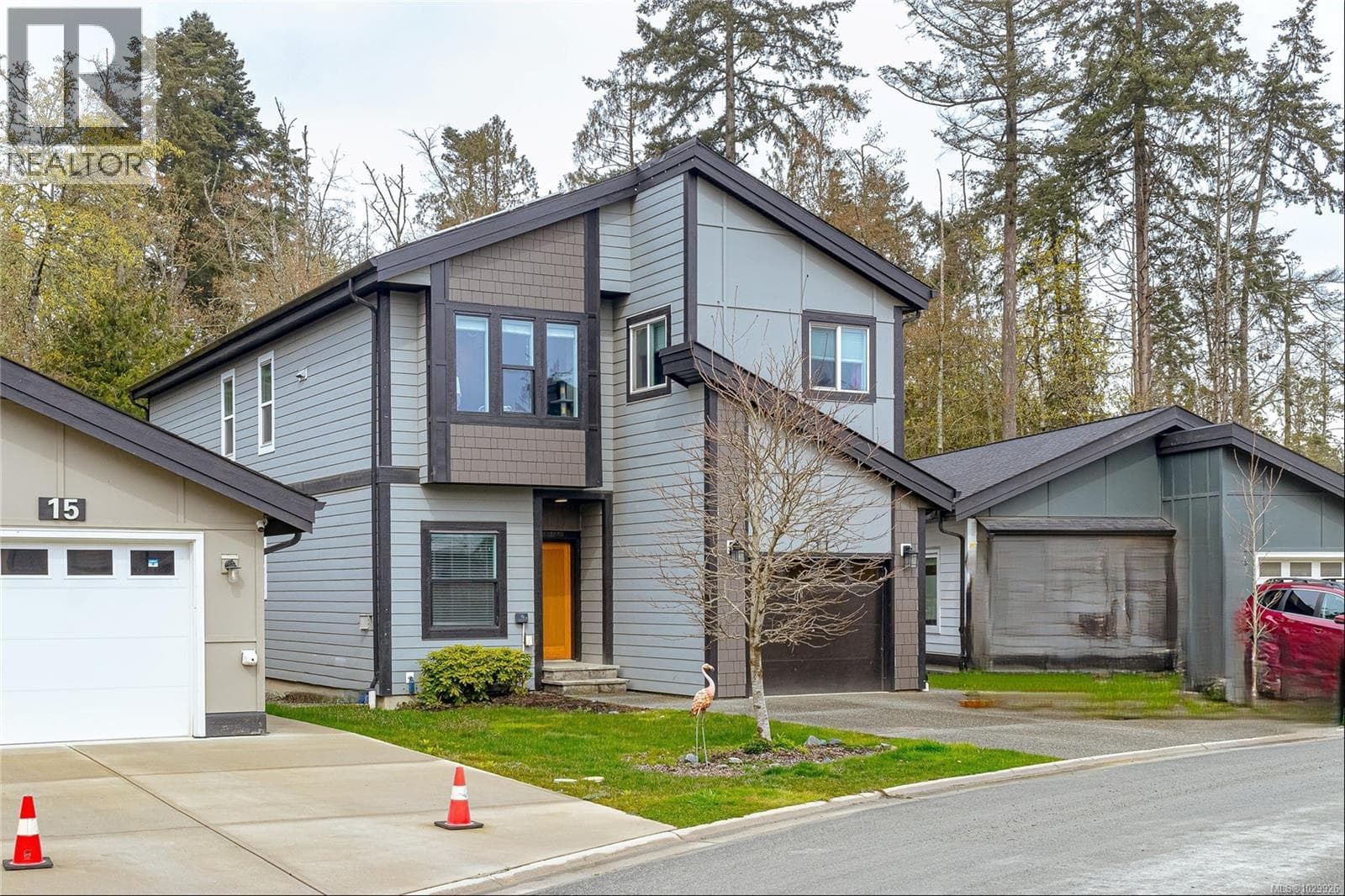 17 SAANICH RIDGE DRIVE in 