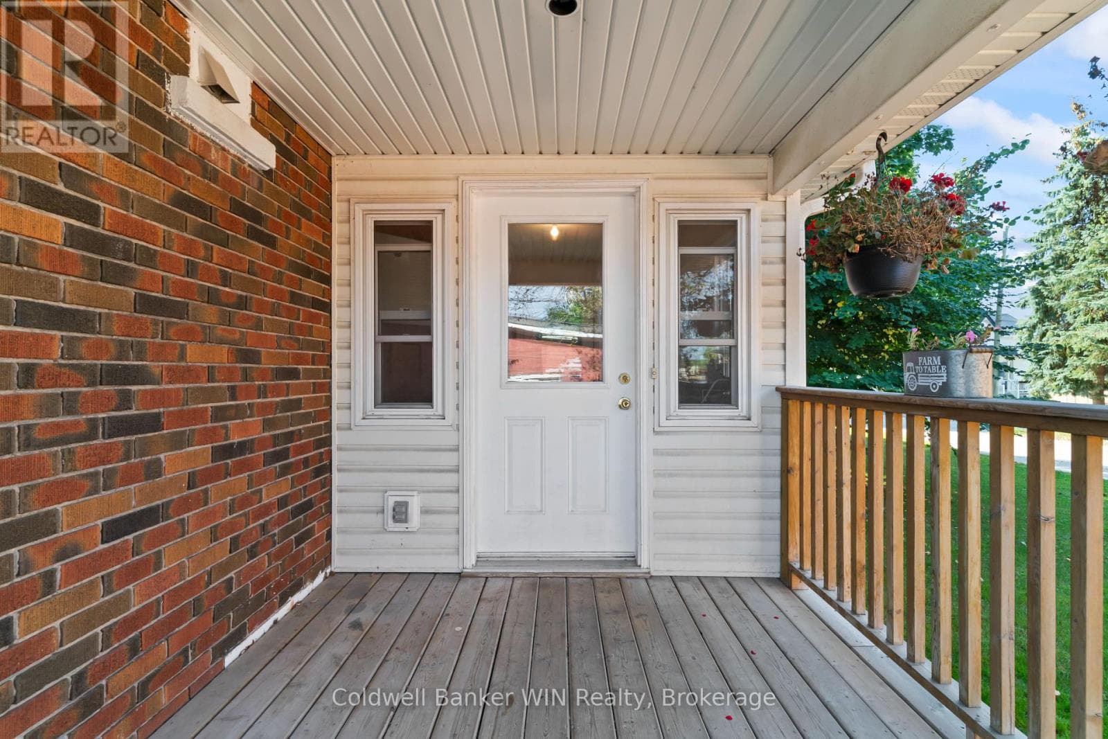 121 QUEEN STREET WEST, OnePoint — photo 2
