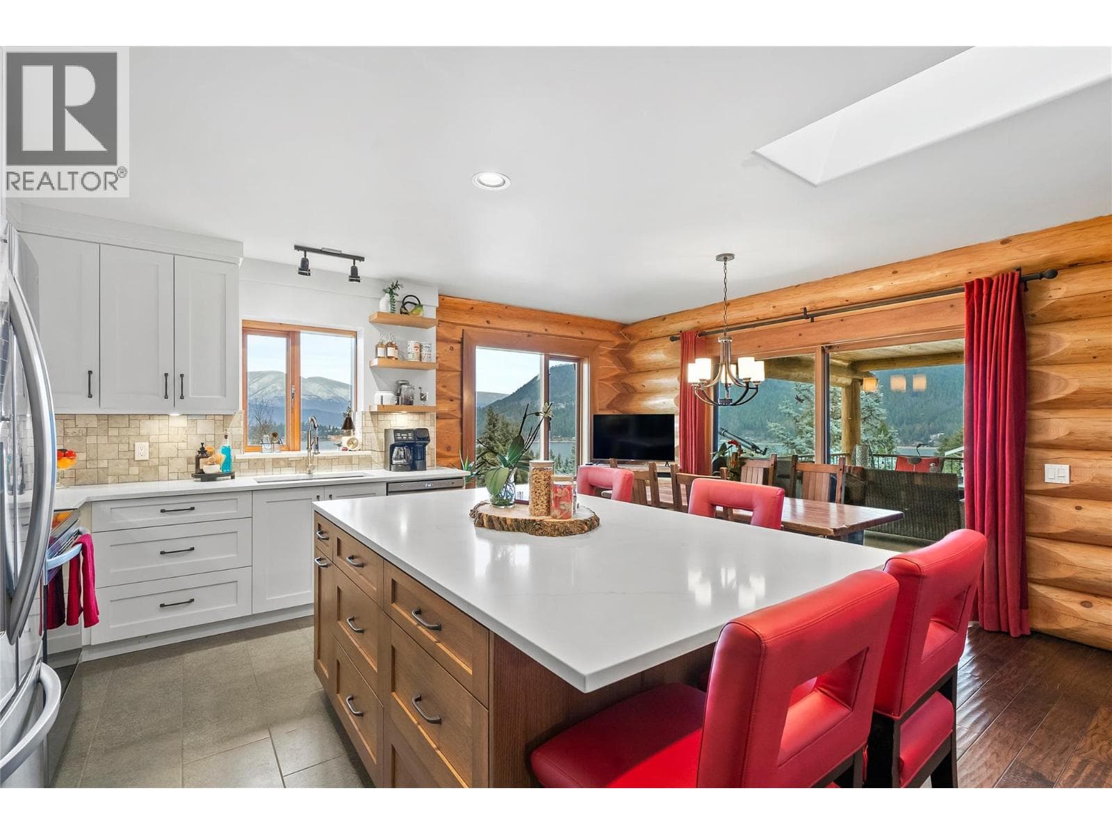 2822 JUNIPER CRESCENT, Interior REALTORS® — photo 2