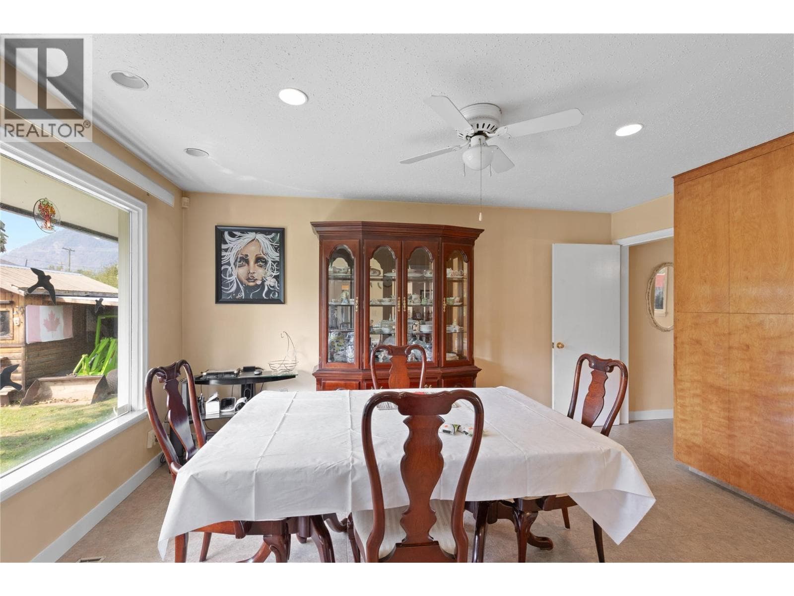 1230 Shuswap Avenue, Interior REALTORS® — photo 5