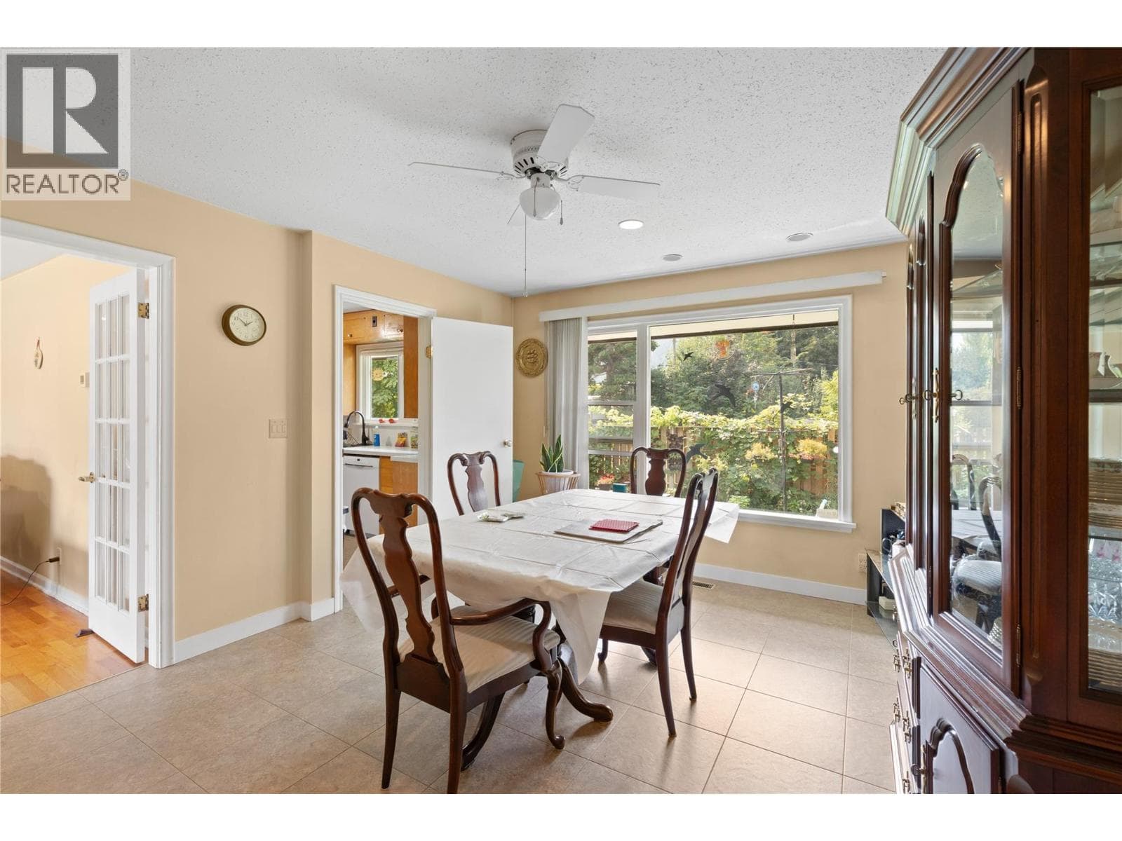 1230 Shuswap Avenue, Interior REALTORS® — photo 3