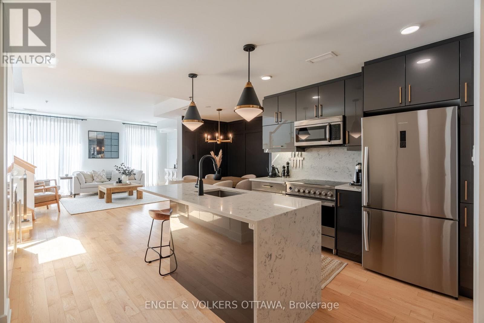 218 - 197 LISGAR STREET, Ottawa — photo 2