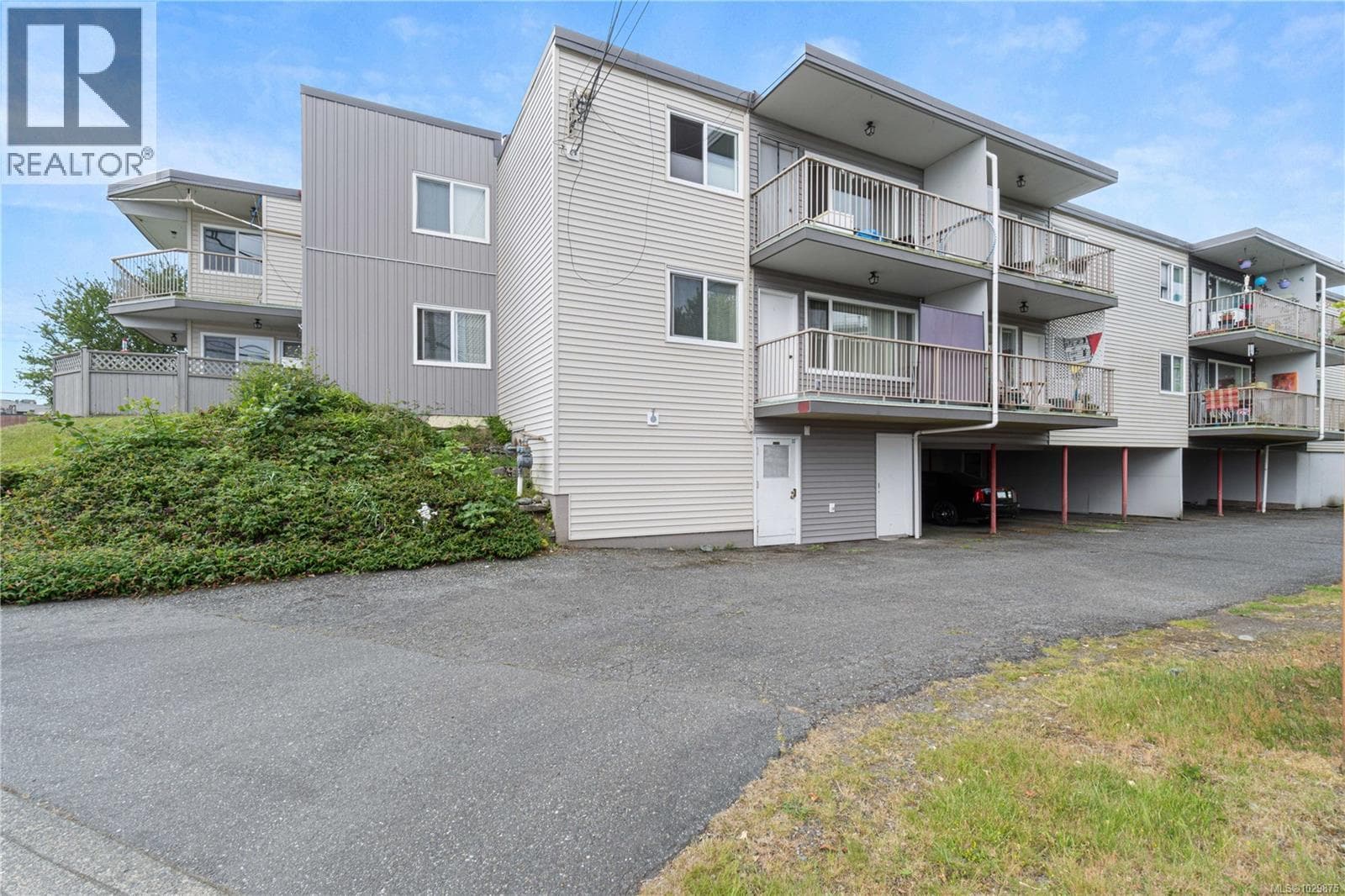 700 POPLAR STREET, Vancouver Island — photo 3