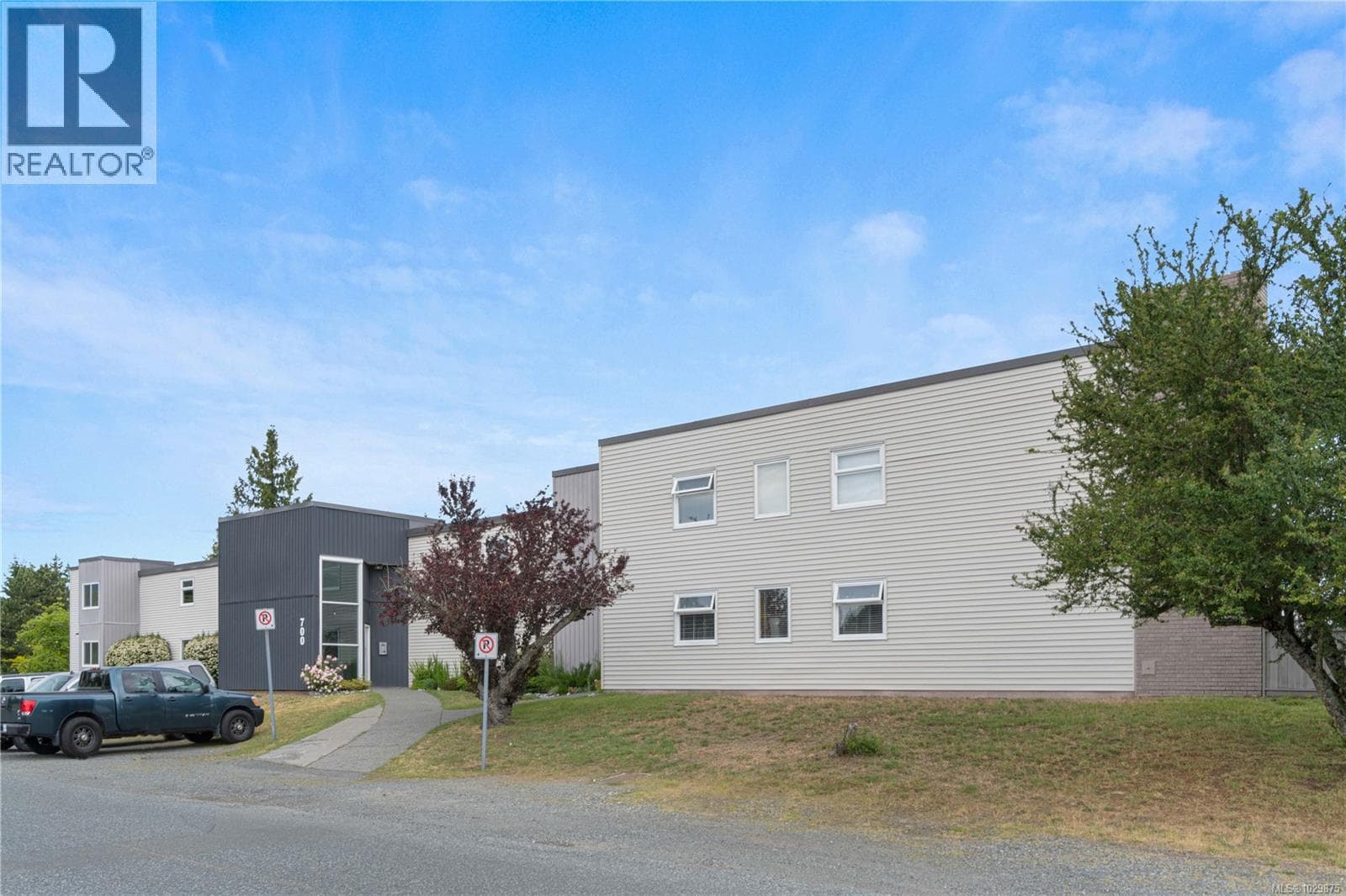 700 POPLAR STREET, Vancouver Island — photo 4