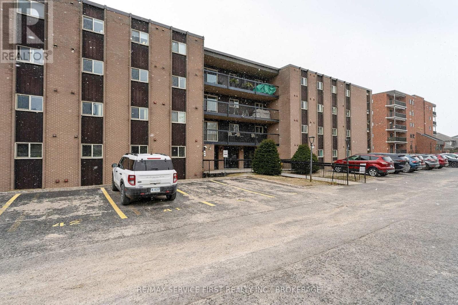 301 - 610 WILLIAM STREET S in 