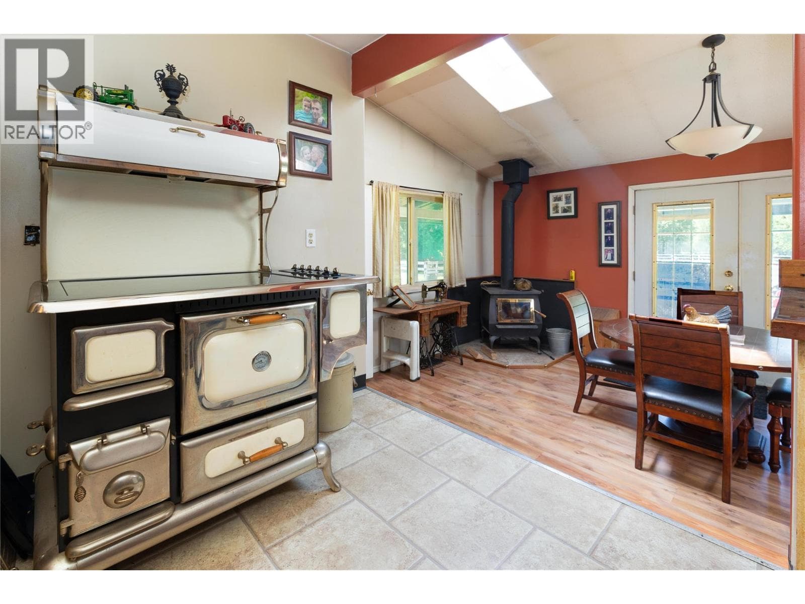 2169 SOLSQUA ROAD, Interior REALTORS® — photo 4