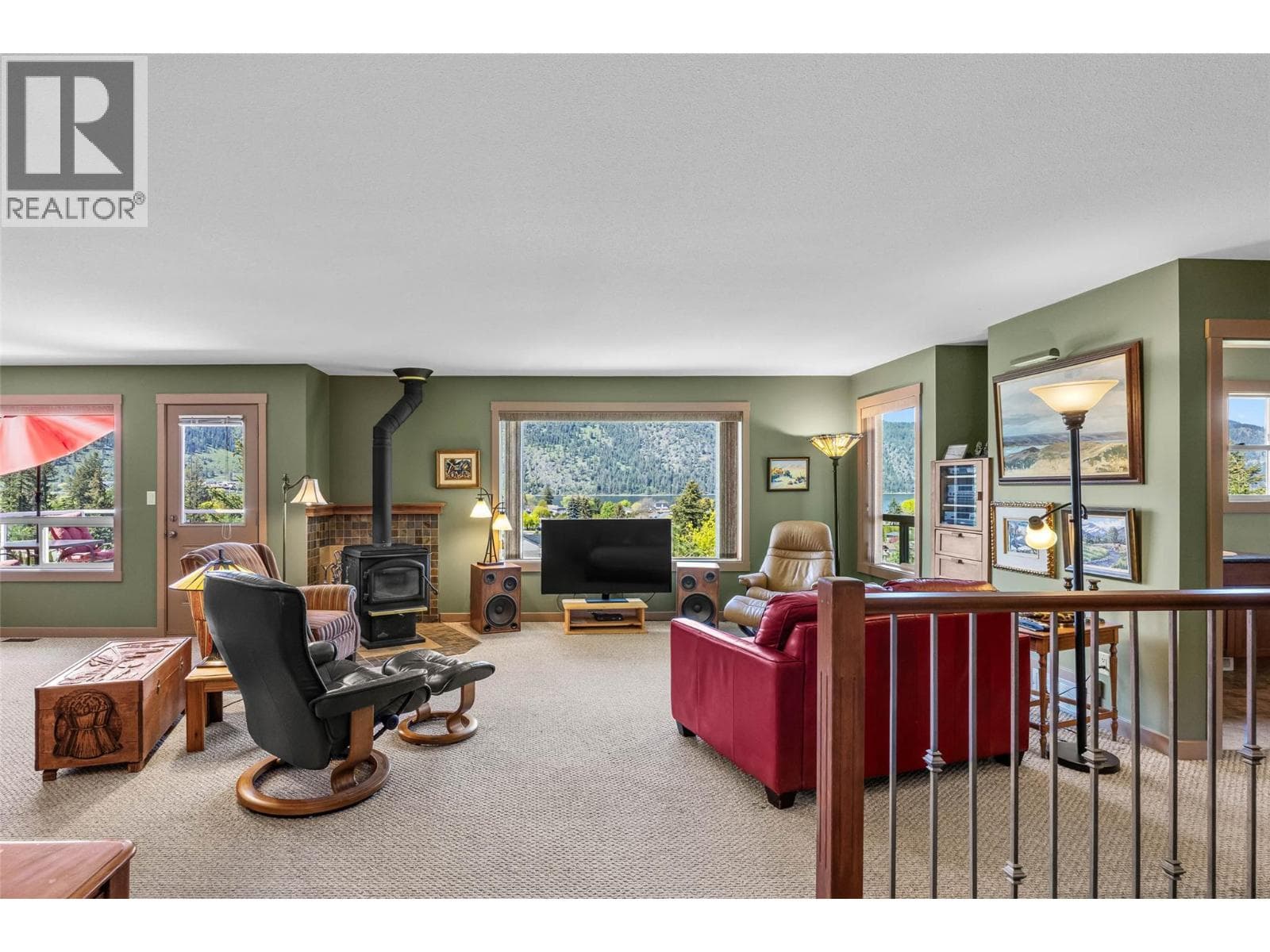 1170 MONTGOMERY PLAZA, Interior REALTORS® — photo 2