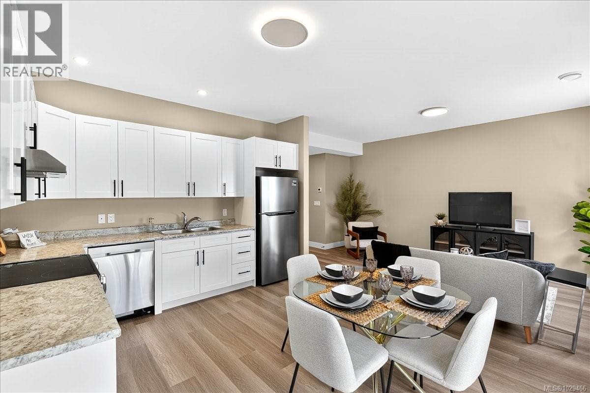 110 5535 WOODLAND CRESCENT EAST, Vancouver Island — photo 3