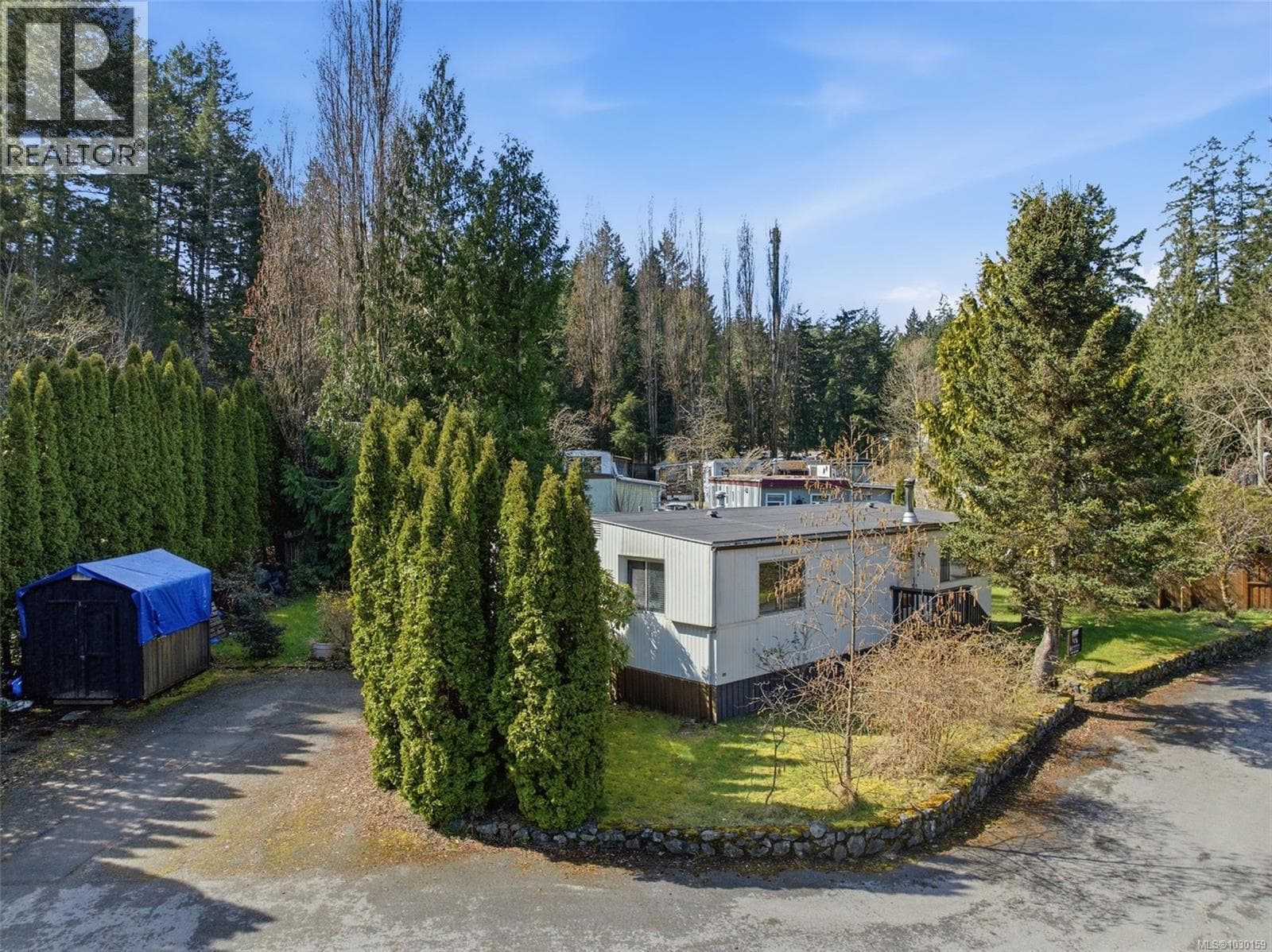 11 2615 Otter Point Rd in 