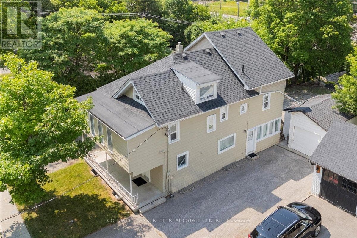 379 SIMCOE STREET, Toronto — photo 2