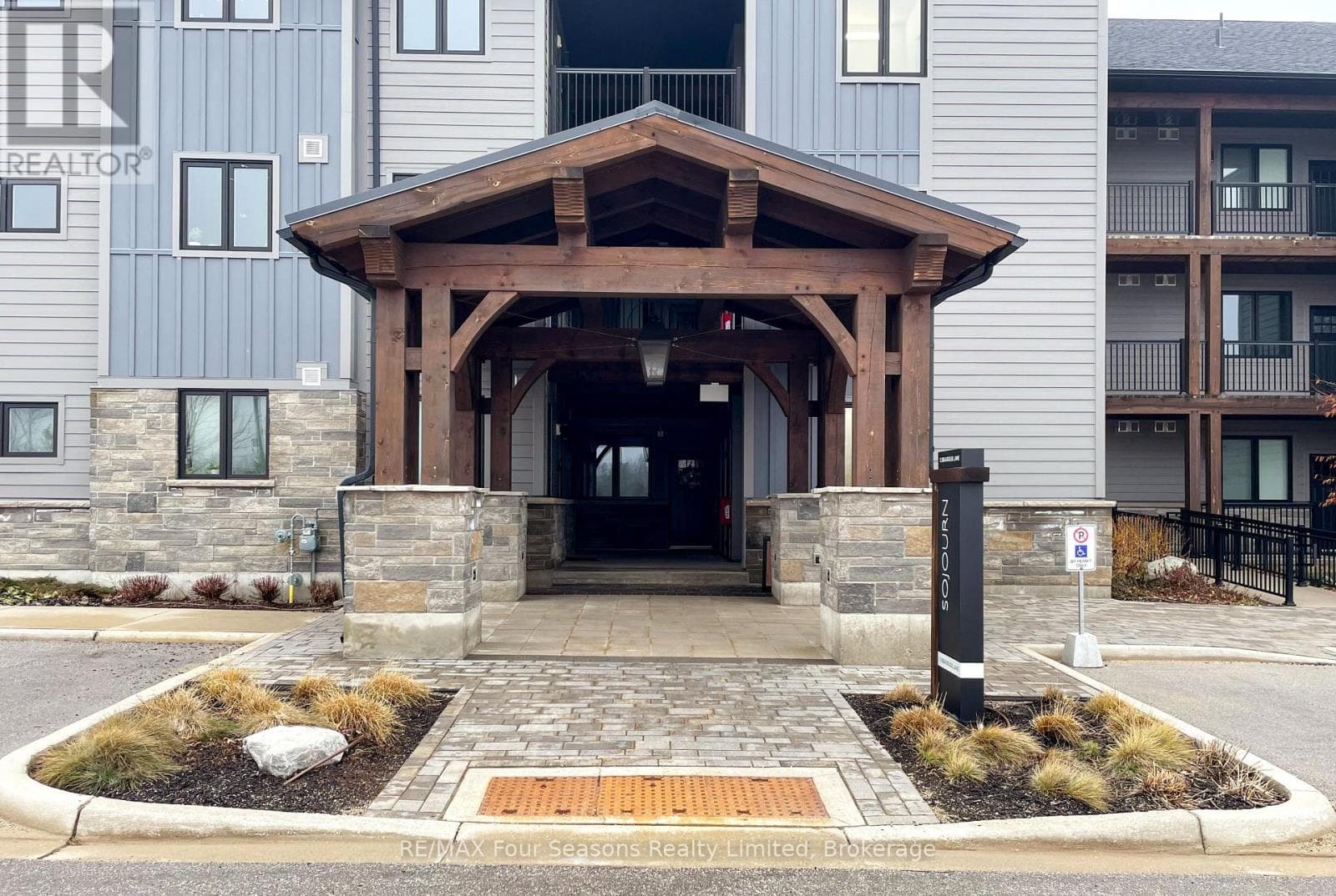 107 - 12 BEAUSOLEIL LANE, OnePoint — photo 2