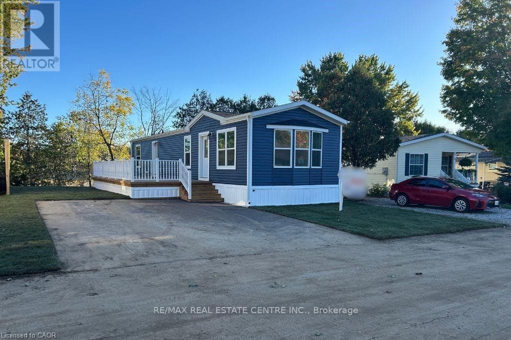 24 MACPHERSON CRESCENT in 1100
