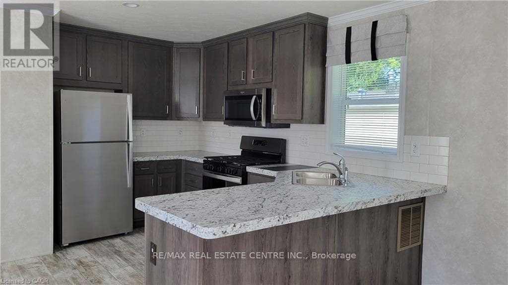 24 MACPHERSON CRESCENT, Toronto — photo 5