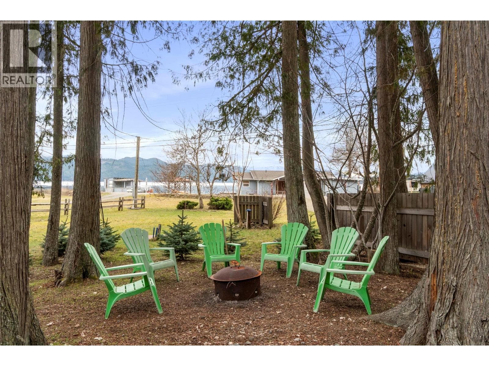 6807 Squilax - Anglemont Road, Interior REALTORS® — photo 3