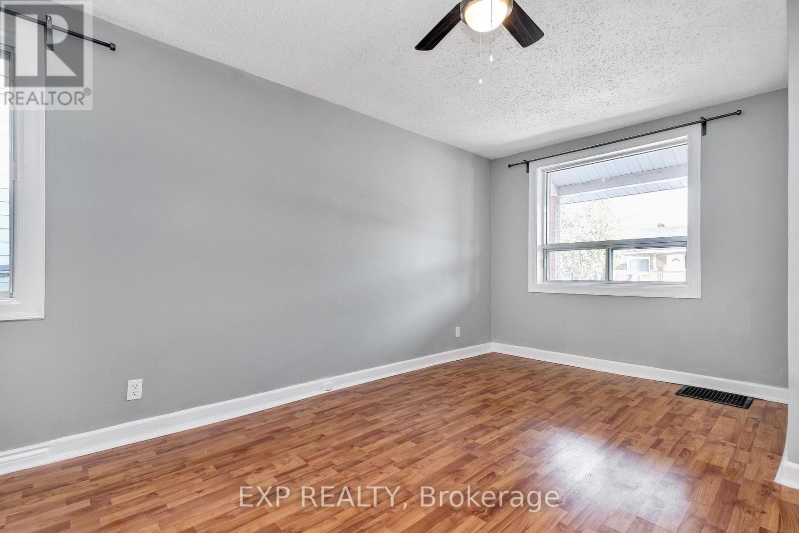 566 KIRKWOOD AVENUE, Ottawa — photo 3