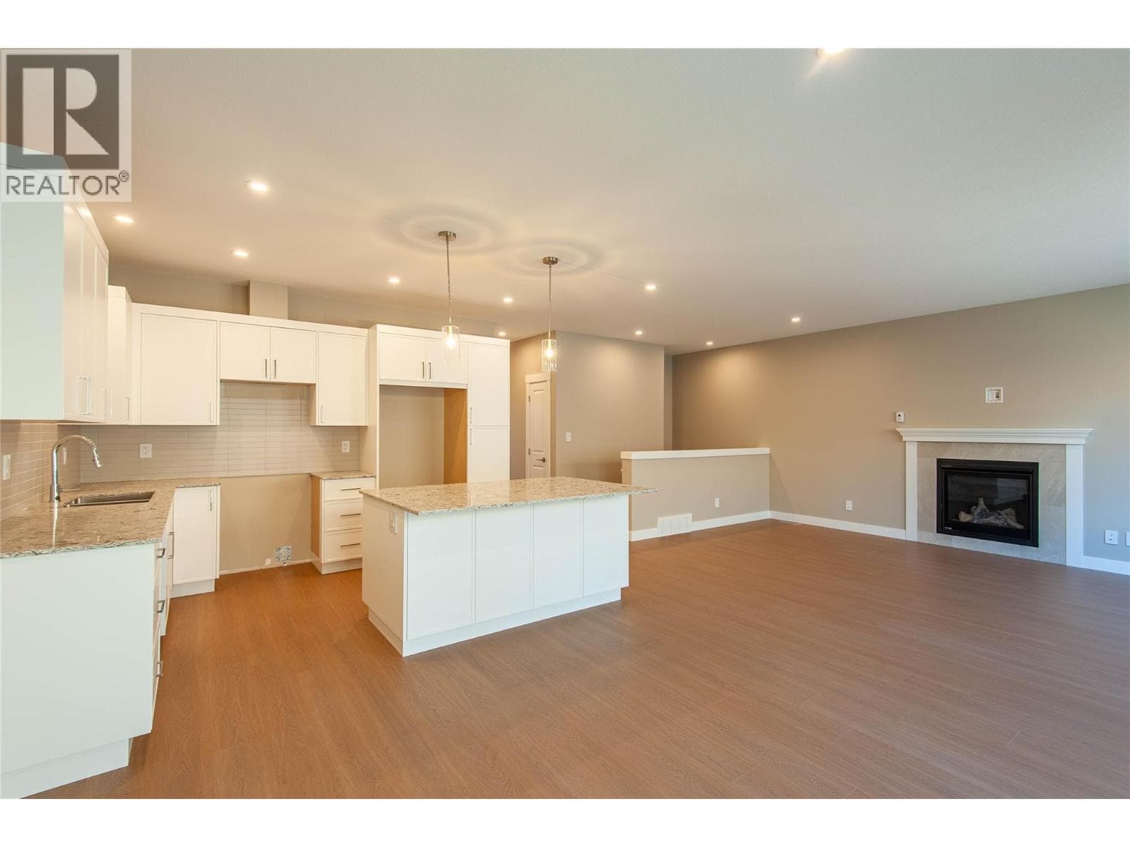 437 Poplar Drive, Interior REALTORS® — photo 3