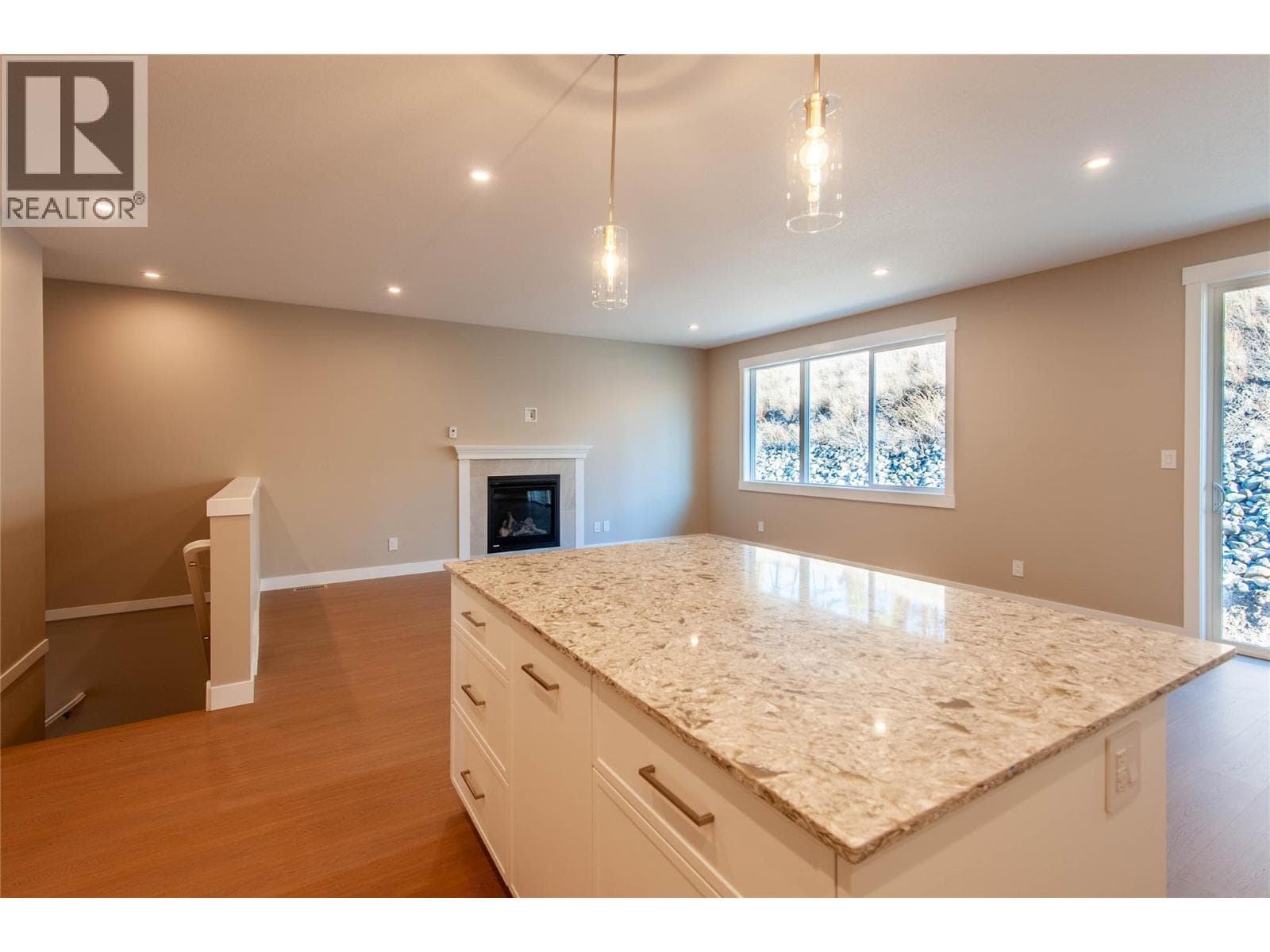 437 Poplar Drive, Interior REALTORS® — photo 2