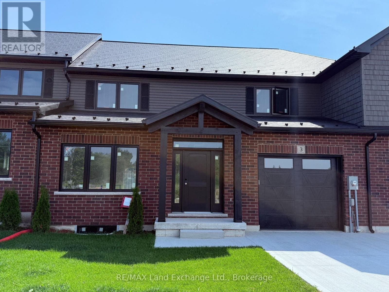 UNIT 3 - 8 GOLF LINKS ROAD in 