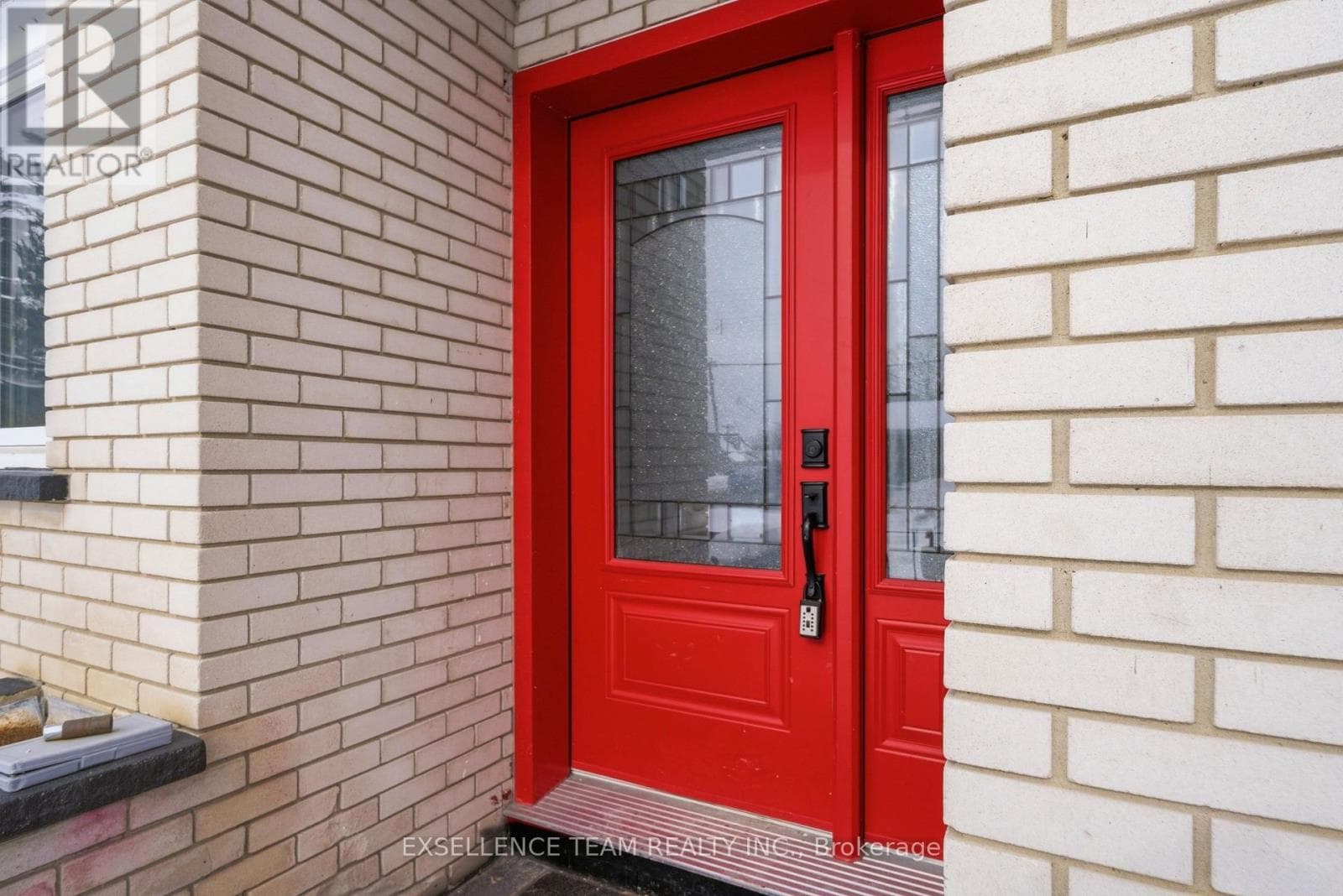 103 ST. GEORGE STREET W, Cornwall — photo 2