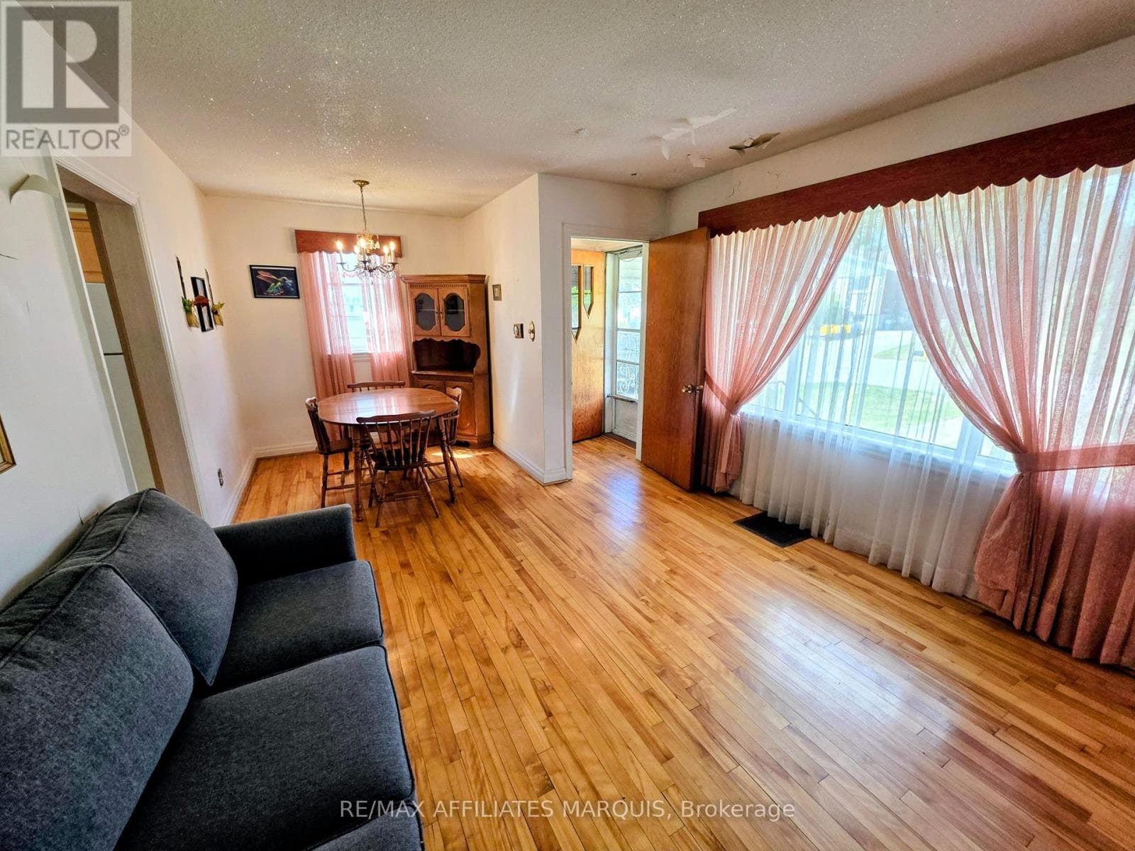 41 ELGIN STREET WEST, Ottawa — photo 2