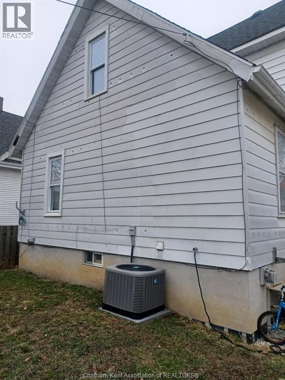 278 Queen STREET South West, Chatham Kent — photo 3