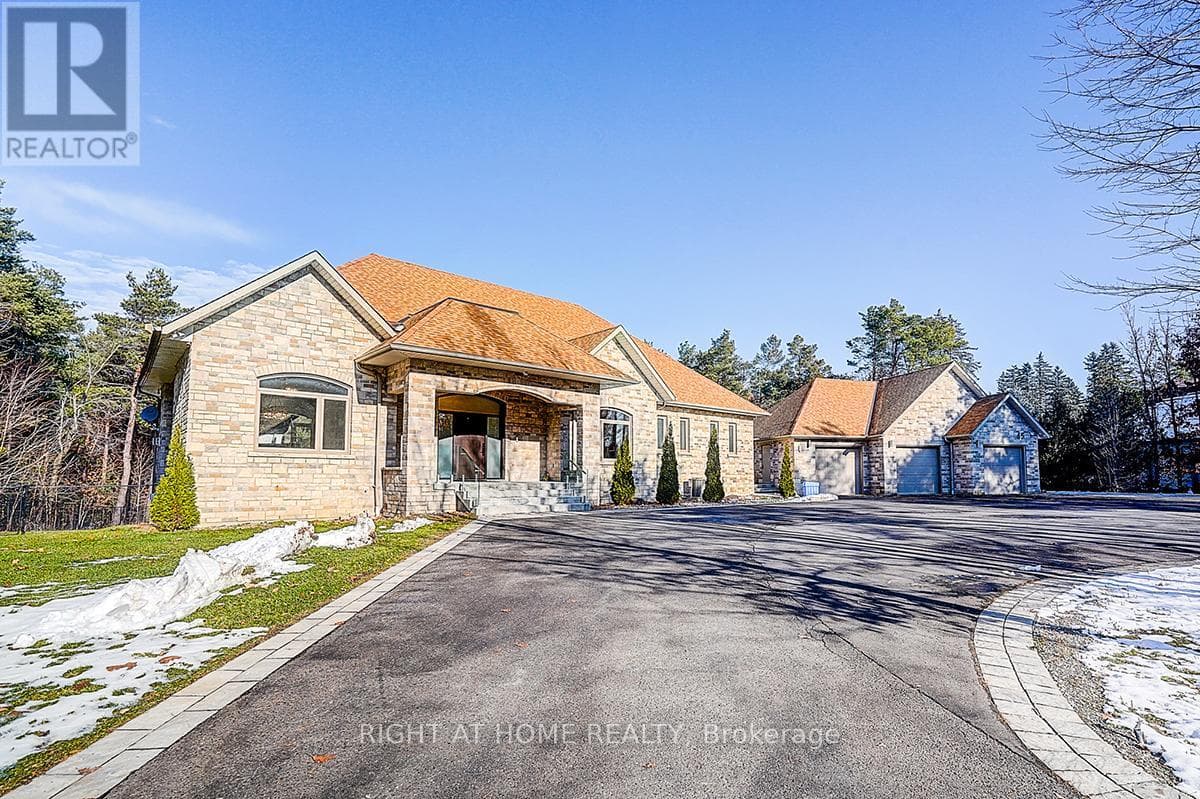 45 LOGGERS TRAIL, Toronto — photo 2