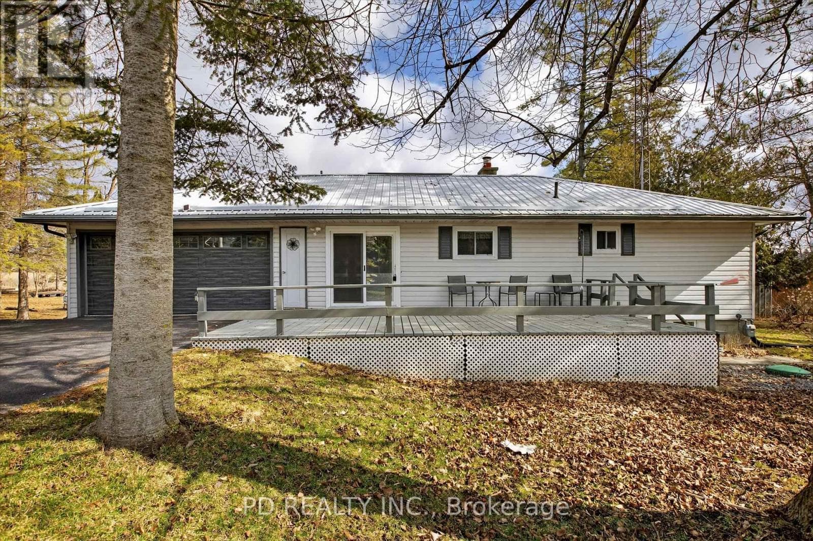 200 CHARLORE PARK DRIVE, Central Lakes — photo 2