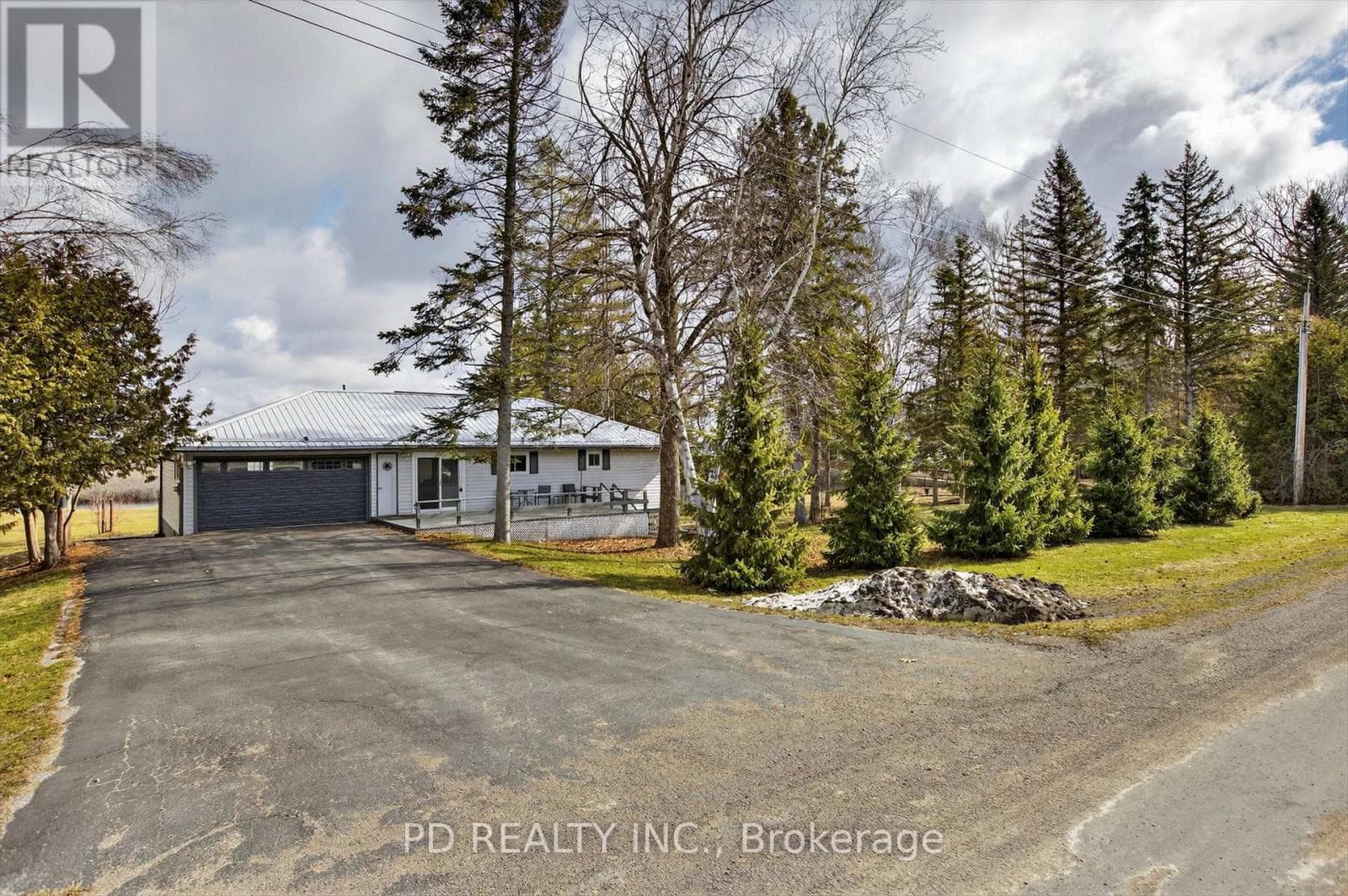 200 CHARLORE PARK DRIVE, Central Lakes — photo 4