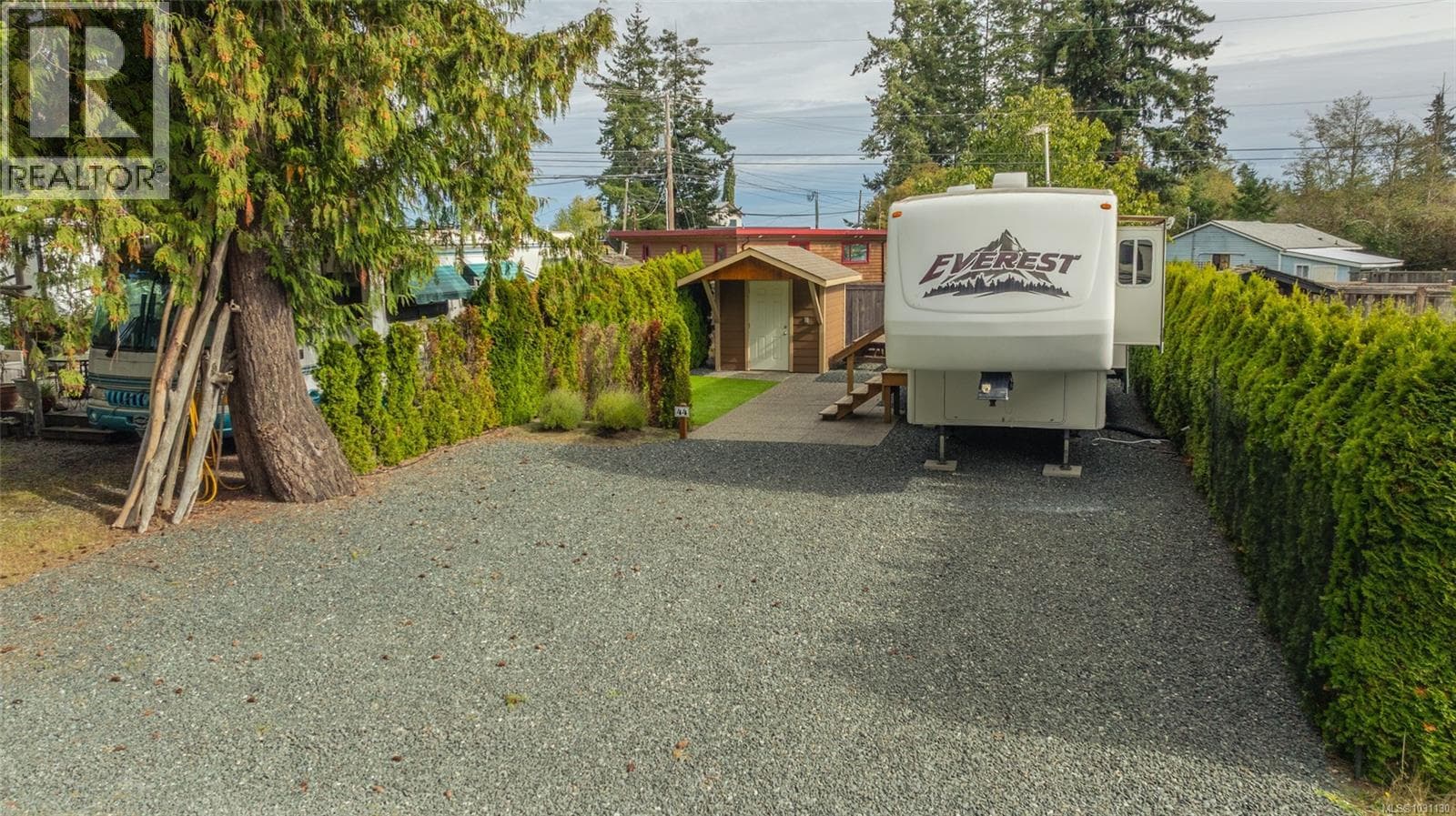44 6050 island Hwy in