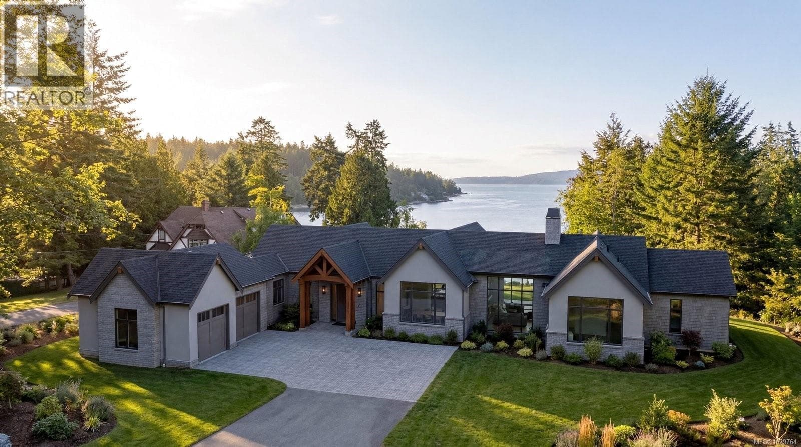 2839 Oceanside Lane in 