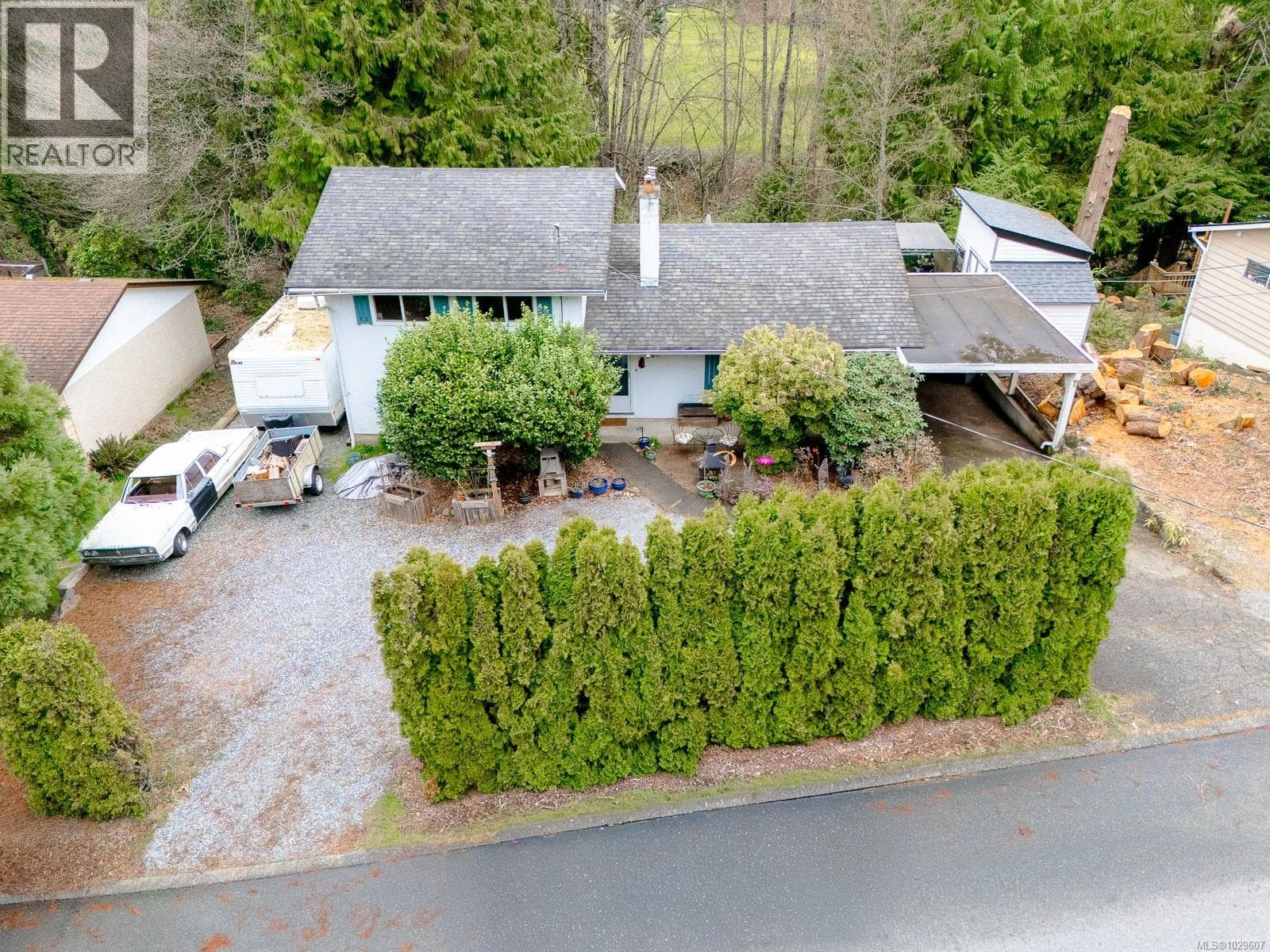395 Dogwood Dr in 