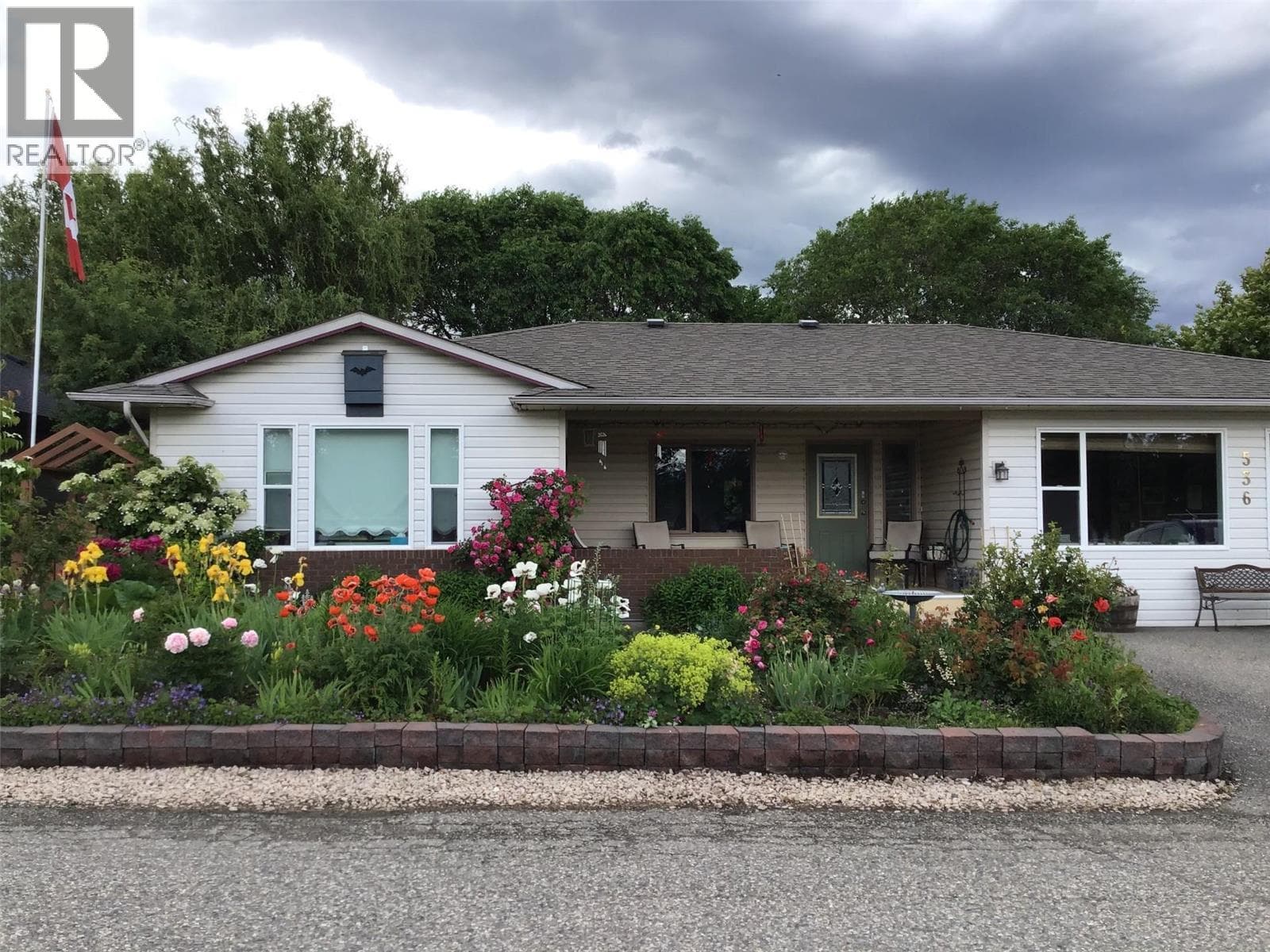 536 Loon Avenue, Interior REALTORS® — photo 2
