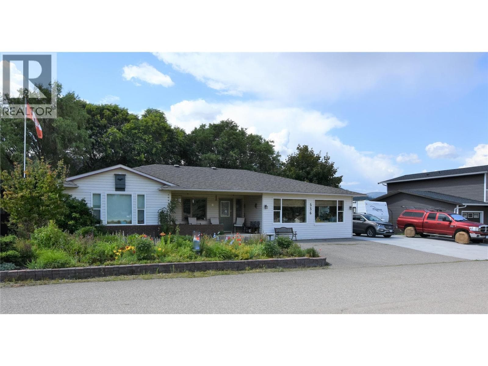 536 Loon Avenue, Interior REALTORS® — photo 3