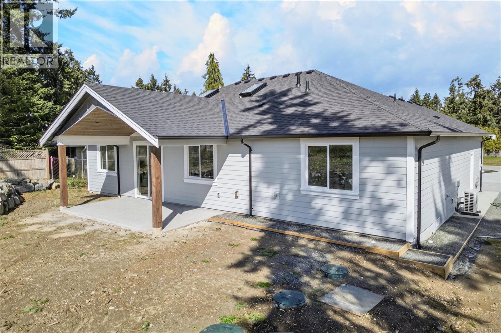 1948 Woobank Rd, Vancouver Island — photo 4