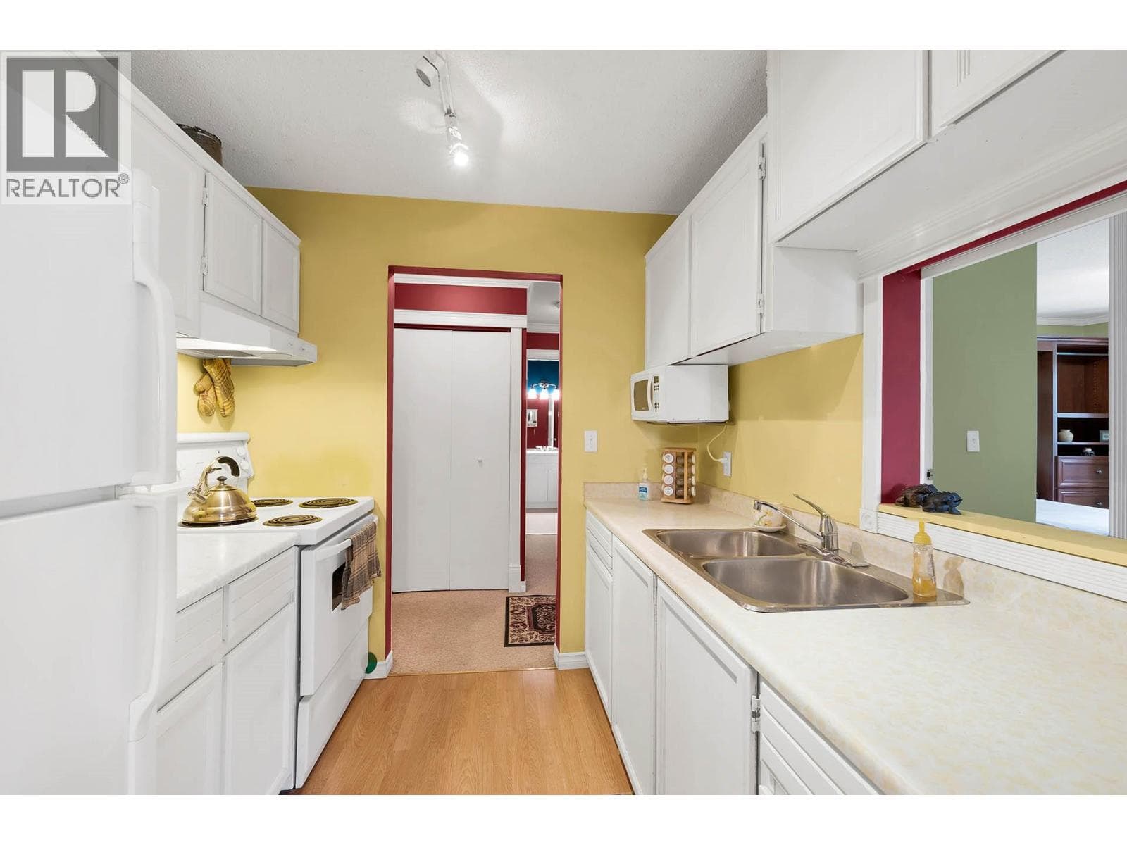245 Park Drive Unit# 16, Interior REALTORS® — photo 5